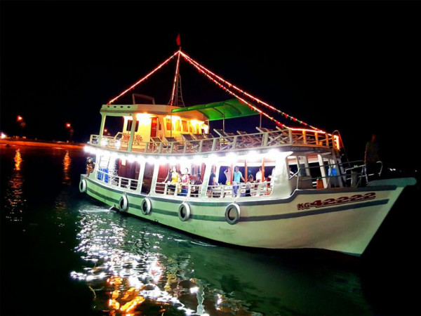 Ngắm Hoàng Hôn và Câu Mực Đêm